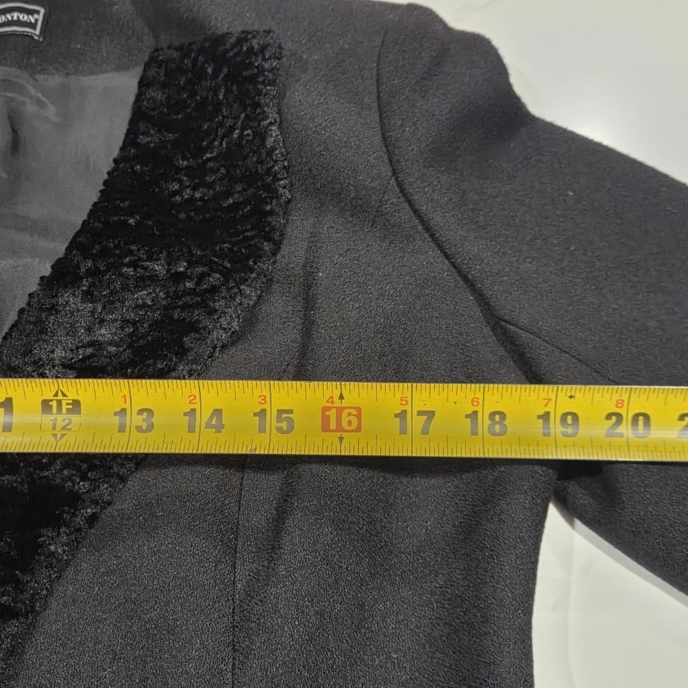 George Simonton Elegant Black Blazer with Textured Lapel Size 8 VTG.